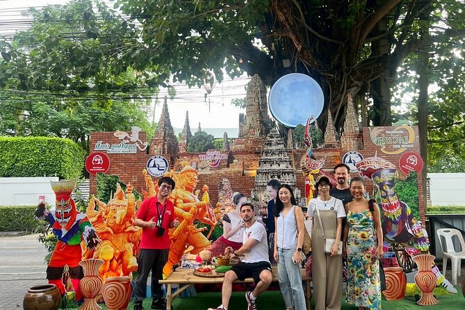 Bangkok Night Market Tour Dinner and Vintage Find - Four Thai dishes at Som Tum Khun Kan