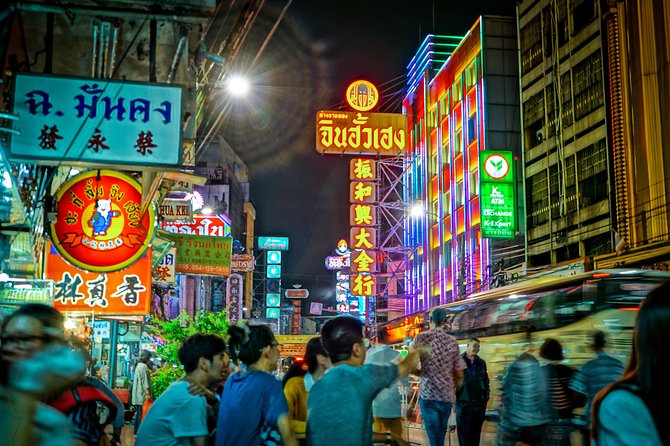 Bangkok Night Michelin Foodie Tour in Chinatown with 15+ tastings - A small snack stop between meals