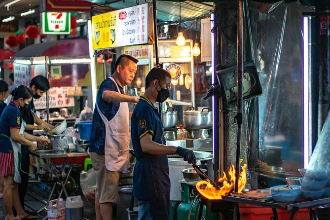 Bangkok Night Tour: Wat Arun, Wat Pho, Chinatown & Tuk Tuk Ride - Exploring Chinatown on Yaowarat Road