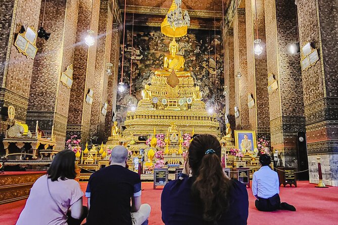 Bangkok Night Tour: Wat Arun, Wat Pho, Chinatown & Tuk Tuk Ride - Group size, guide quality, and pace