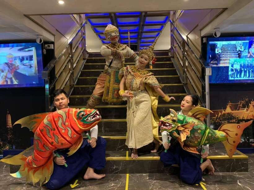 Bangkok: Noah 6 Stars Luxury Chaophraya River Dinner Cruise - Music, Thai dance, and the stage question