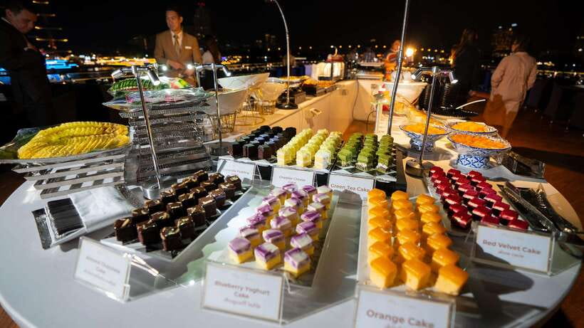 Bangkok: Opulence Luxury Dinner Cruise with Hotel Transfer - Hotel pickup and the evening timetable