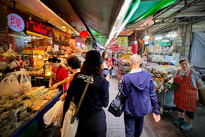 Bangkok Private Guide In and Around - The flower market and a tuk tuk ride