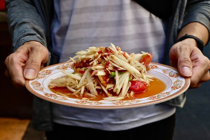Bangkok Private Walking Food Tour with 10+ Tastings in Chinatown - The food portions create variety, not restraint