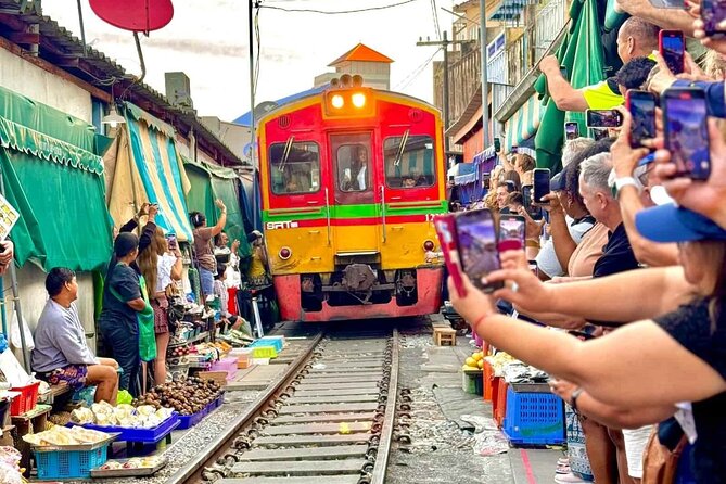 Bangkok: Railway and Floating Market Tour + Dragon Temple - Why this Bangkok day trip works