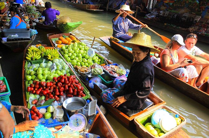 Bangkok: Railway and Floating Market Tour + Dragon Temple - Who should book this outing