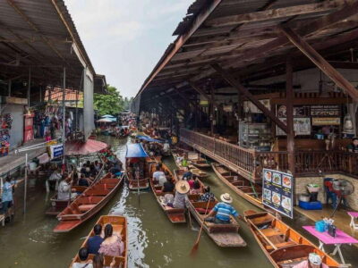 Railway and Floating Market Tour with Dragon Temple
