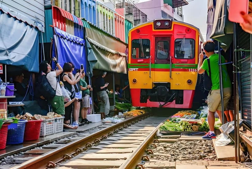 Bangkok: Railway, Floating Market & Chao Phraya Cruise Tour - Key points at a glance