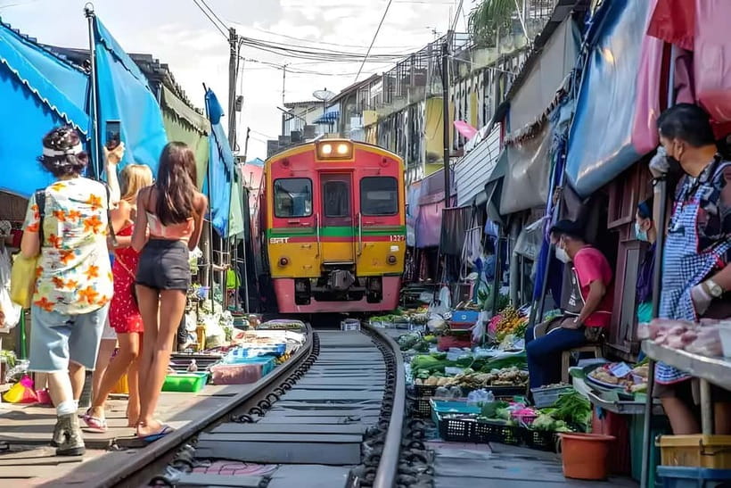 Bangkok: Railway, Floating Market & Chao Phraya Cruise Tour - A boat-level view of Damnoen Saduak