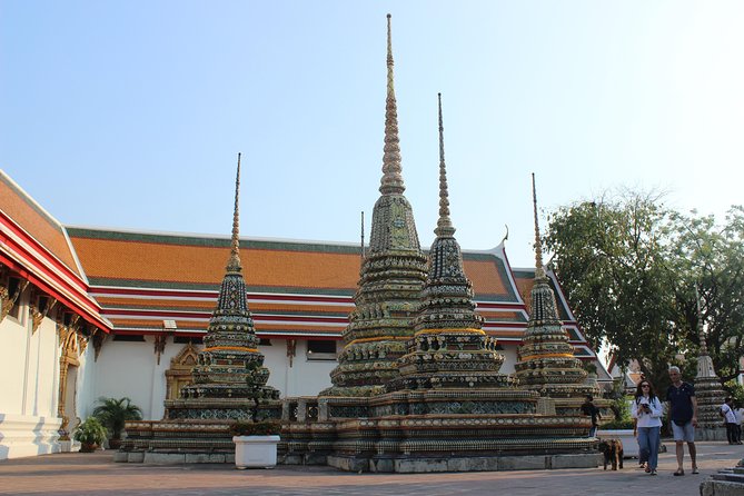 Bangkok Reclining Buddha (Wat Pho) Entrance Ticket - Timing, crowds, and the pickup risk