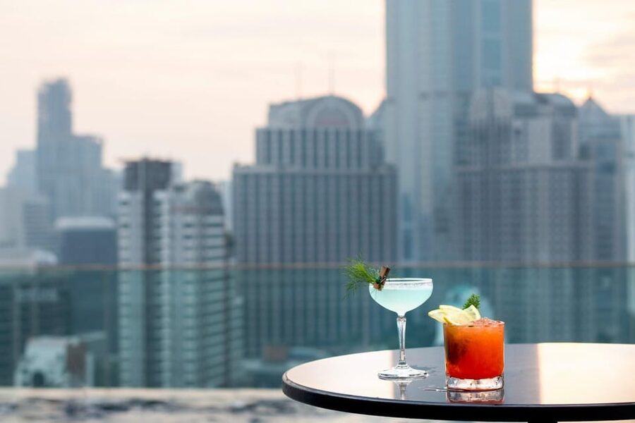 Bangkok: RedSquare Rooftop Bar at Novotel Sukhumvit 4 - Dress rules and who should book