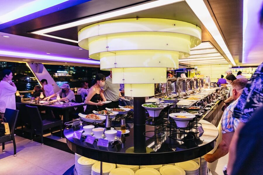 Bangkok: River Dinner Cruise on the Chao Phraya Princess - The international buffet: plenty of choice, modest expectations