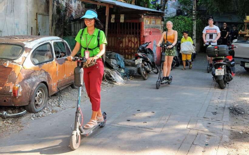 Bangkok: Riverside E-Scooter Adventure with StreetFood Snack - Why an e-scooter works well in Bangkok