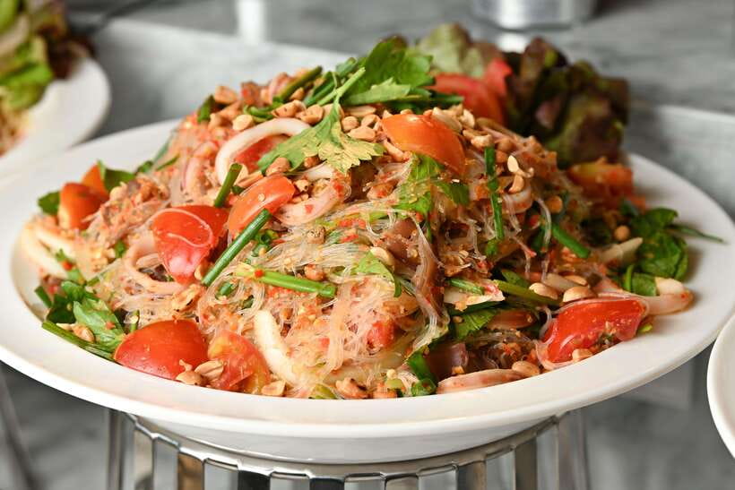 Bangkok: Royal Galaxy Dinner Cruise with Siam Fantasy Show - Is the $46 price good value?