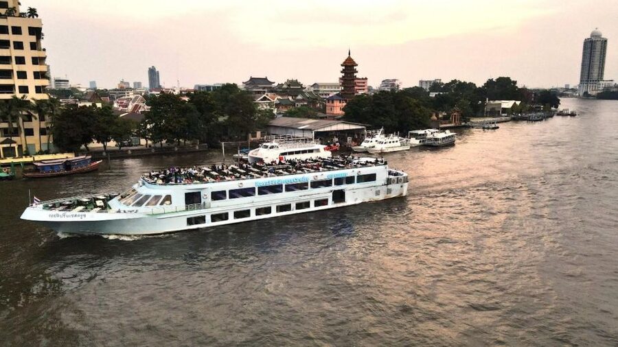 Bangkok: Royal Princess Chao Phraya Dinner Cruise - The 7:30 PM departure and the Chao Phraya at night