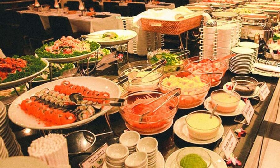 Bangkok: Royal Princess Cruise with Buffet Dinner & Show - Seeing Wat Arun and the Grand Palace after dark