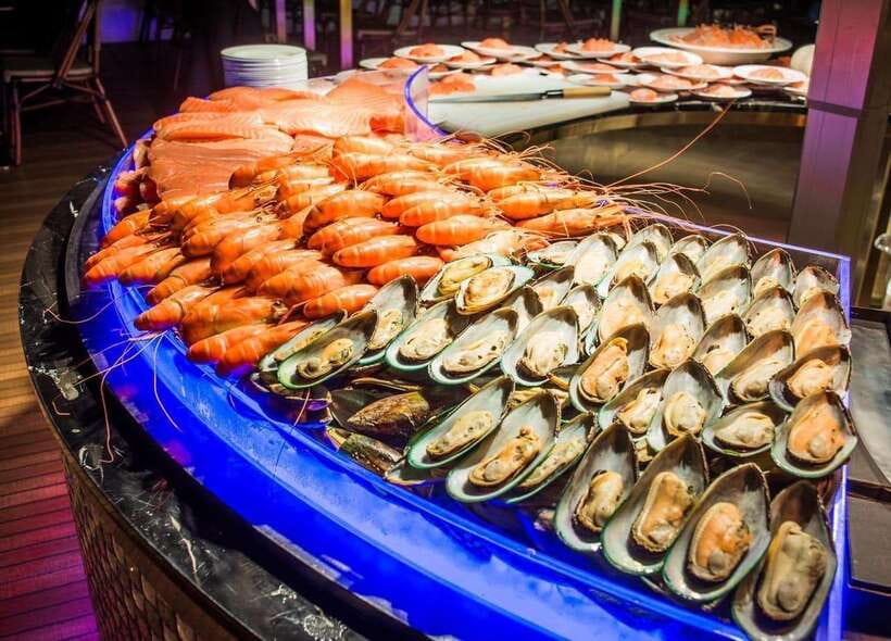 Bangkok: Royal Princess River Dinner Cruise with Live Music - A night on the Chao Phraya for $41