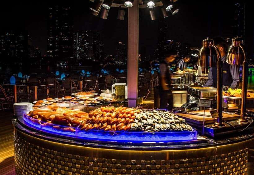 Bangkok: Royal Princess River Dinner Cruise with Live Music - The buffet: plenty of choice, modest expectations