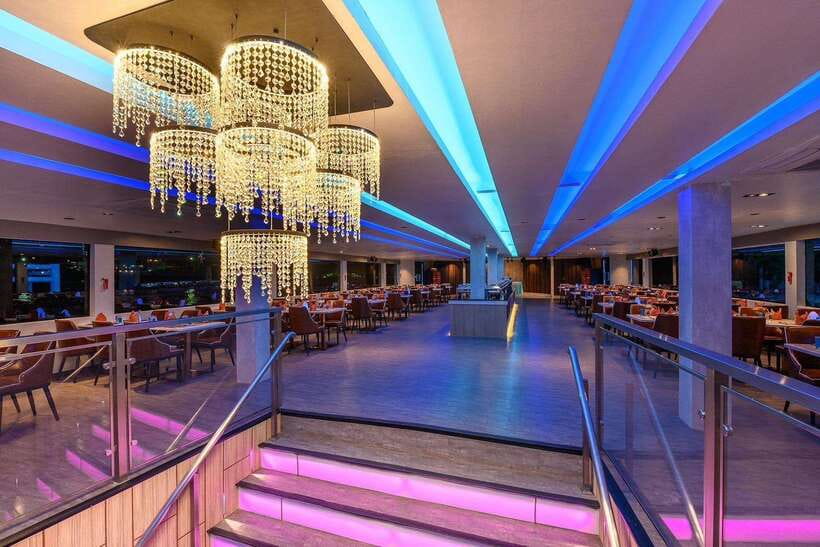 Bangkok: Royal Princess River Dinner Cruise with Live Music - The route and what you will see