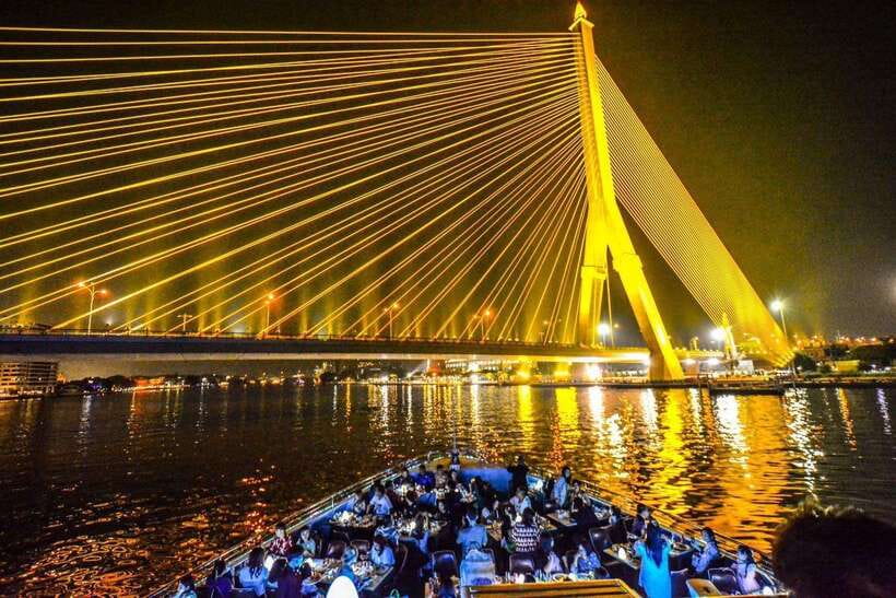 Bangkok: Royal Princess River Dinner Cruise with Live Music - Checking in at Asiatique Warehouse 7