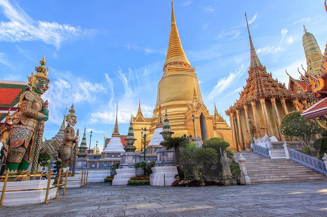 Bangkok Royal Road - Top 3 Major Monuments (Grand Palace, Wat Pho, Wat arun) - Wat Arun and its porcelain-covered prang