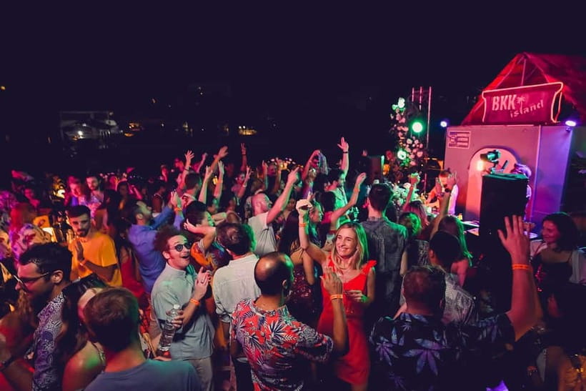 Bangkok's Best Party Boat - A party boat with Bangkok views