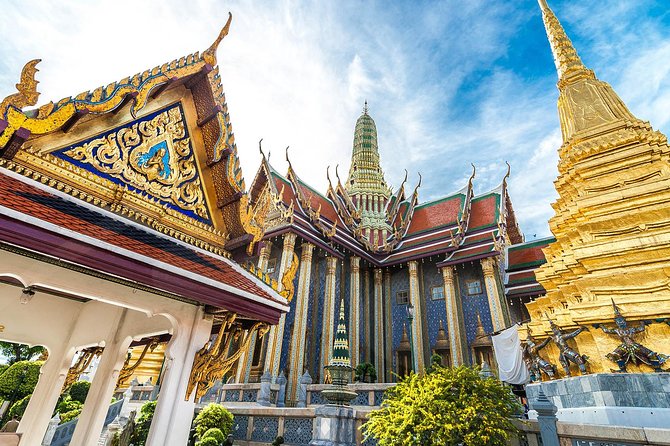 Bangkok's Grand Palace Complex and Wat Phra Kaew Tour - Passing Chinatown and the Flower Market