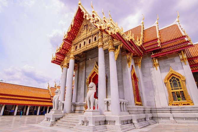 Bangkok's Landmarks Tour : GrandPalace WatTraimit WatPho WatArun - Crossing the Chao Phraya to Wat Arun