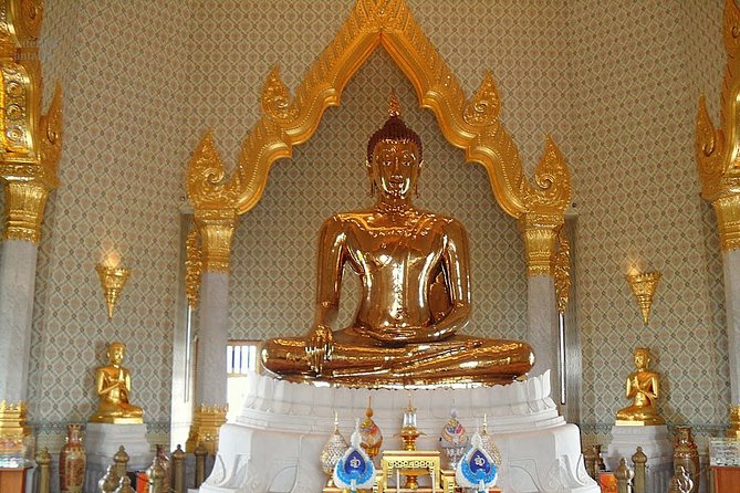 Bangkok’s Three Iconic Temples: Wat Traimit, Wat Pho & Wat Arun - Why the guide and group size matter