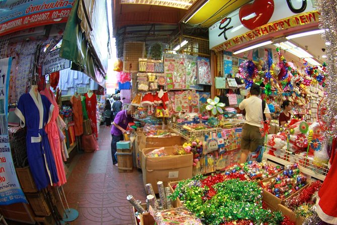 Bangkok Selfie Expert Tour: Little India, Wat Traimit & Wat Pho - How much value do you get for $119.39?