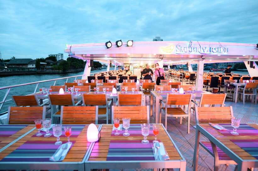 Bangkok: Smile Riverside Dinner Cruise - Wat Kanlaya and Wat Arun after sunset