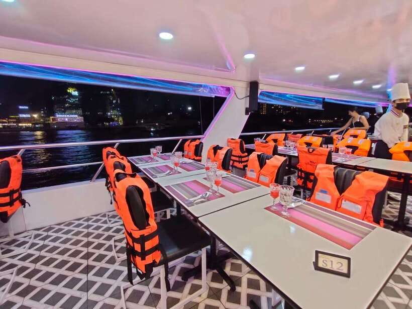 Bangkok: Smile Riverside Dinner Cruise - Asiatique and the return to ICONSIAM