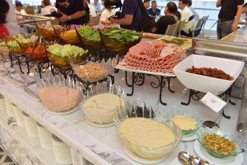Bangkok: Smile Riverside Dinner Cruise - Who will enjoy this cruise most
