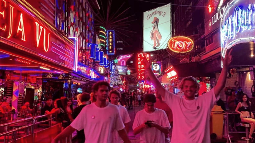 Bangkok: Soi Cowboy, Nana, Soi 11, Rooftops, Clubs & Go Go’s - Walking, clothes, and the small details that matter