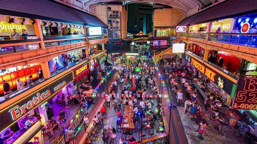 Bangkok: Soi Cowboy, Nana, Soi 11, Rooftops, Clubs & Go Go’s - Heaven17 brings shisha, music, and social games