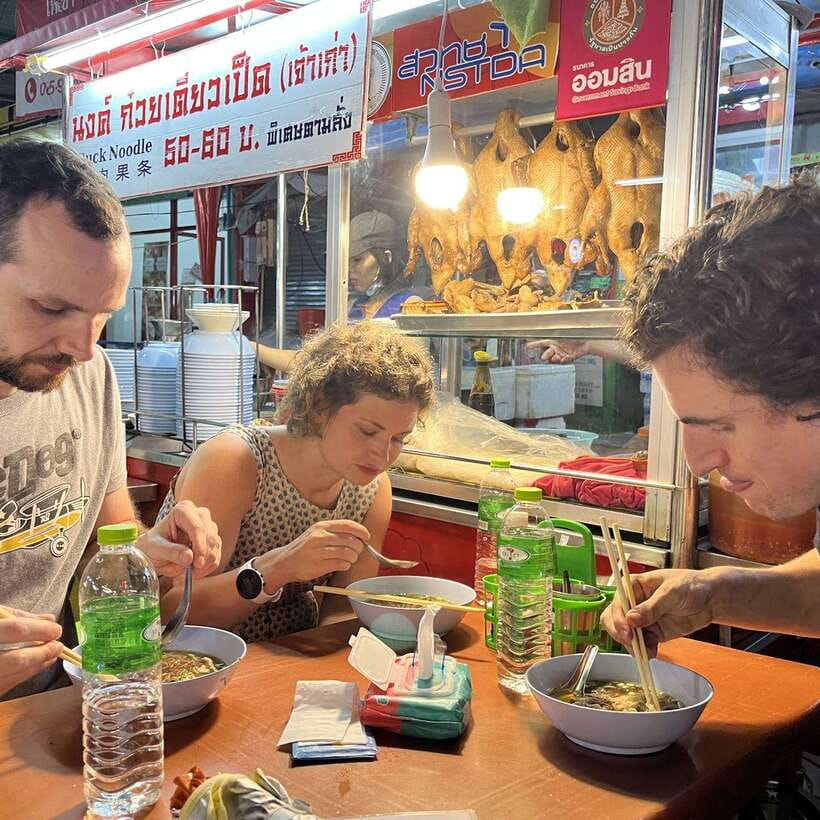 Bangkok: Street Food Tasting Tour at Night - What the guide adds