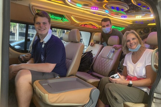 Bangkok (Suvarnabhumi) Airport Transfer - Central Bangkok Hotel - A closer look at the van and luggage rules