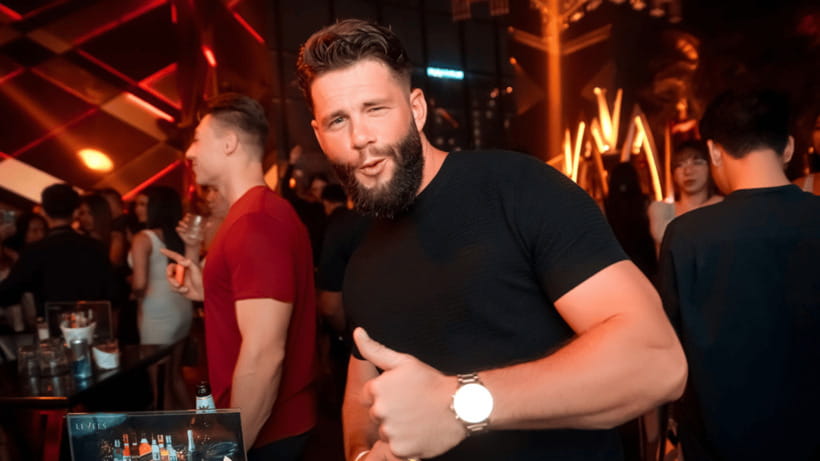 Bangkok: The Speakeasy, Rooftop & Iconic Venues Pub Crawl - Levels Sky Club and the main finale