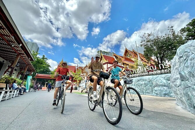 Bangkok Thonburi Backstreets and 3 Peaceful Temple Bike Tour - Leaving Bangkok’s main roads for Thonburi