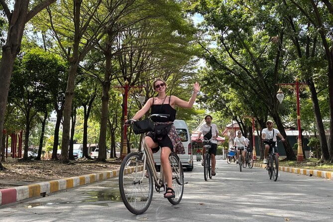 Bangkok Thonburi Backstreets and 3 Peaceful Temple Bike Tour - What 12 to 15 kilometers feels like