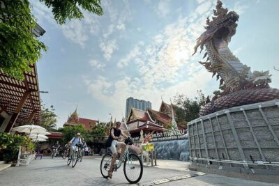 Bangkok Thonburi Backstreets and 3 Peaceful Temple Bike Tour
