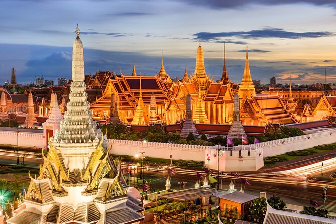 Bangkok Three Temples and The City - Meeting at BTS Saphan Taksin