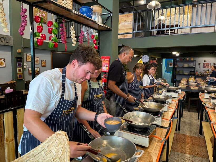 Bangkok: Tingly Thai Cooking School Half-Day Cooking Class - The curry changes by day