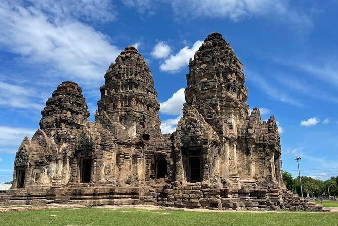 Bangkok to Ayutthaya Lopburi Monkey Temple, Largest Buddha Tour - Wat Muang and the 92-meter seated Buddha