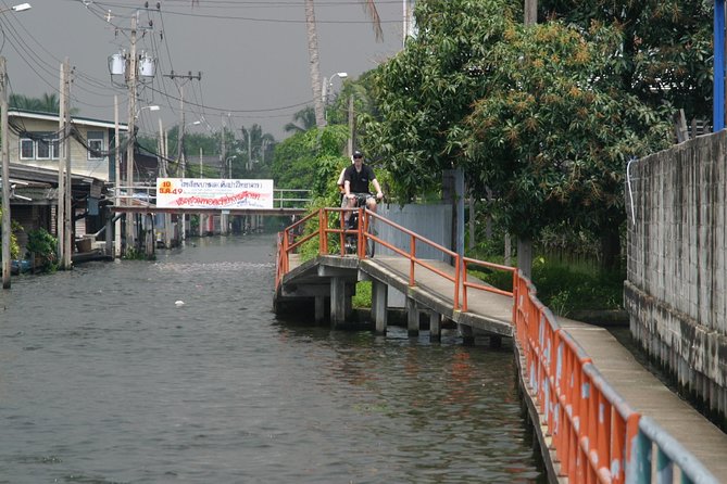 Bangkok Tour by Boat and Bike - Thai lunch at a local restaurant