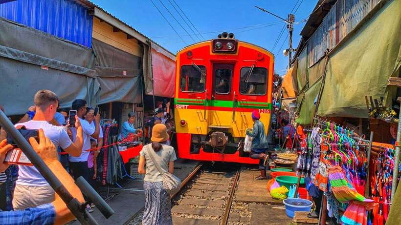 Bangkok: Train Market & Floating Market with Boat Ride - Why the Maeklong train is worth the long ride