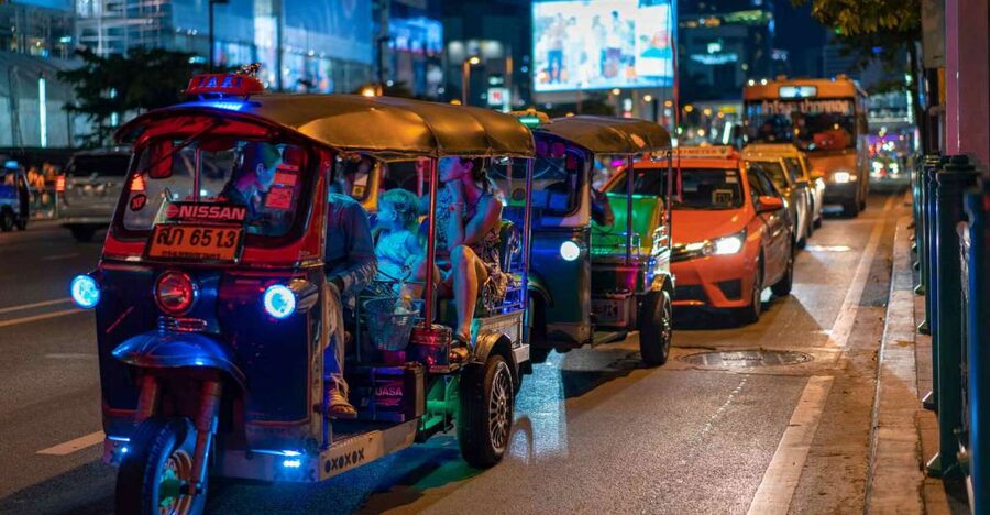 Bangkok: Travstore Original Bangkok Discovery Tour - The guides and the value of local explanation