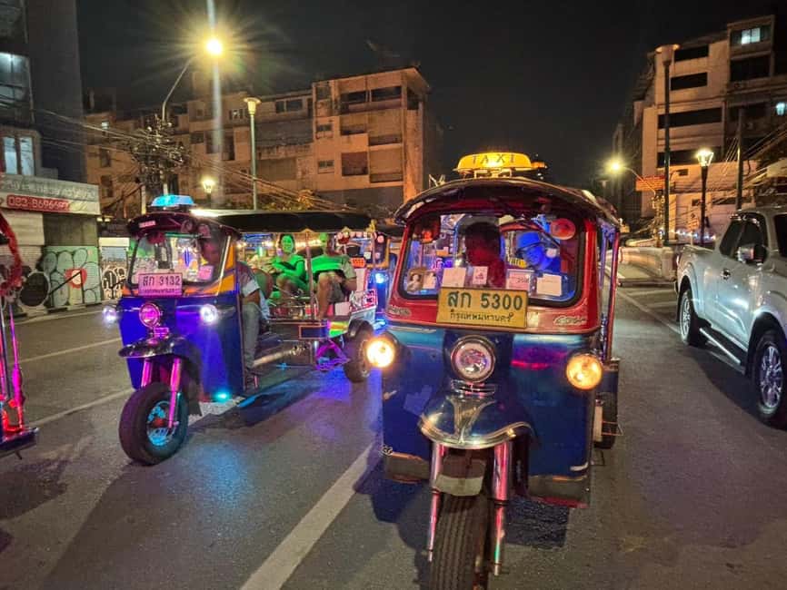 Bangkok: Tuk Tuk Adventure Chinatown Michelin Food & Temples - Eating in Yaowarat after dark
