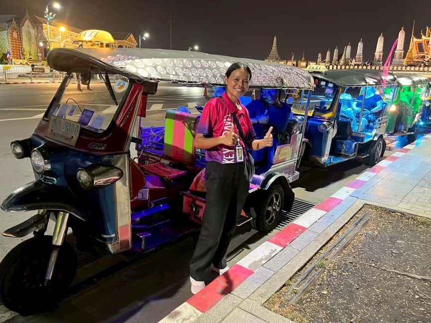 Bangkok: Tuk Tuk Adventure Chinatown Michelin Food & Temples - Walking through Yaowarat Night Market