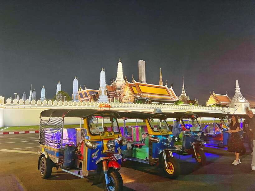 Bangkok Tuk-Tuk by Night with Chinatown Street Food Meal - Wat Arun at sunset and under lights